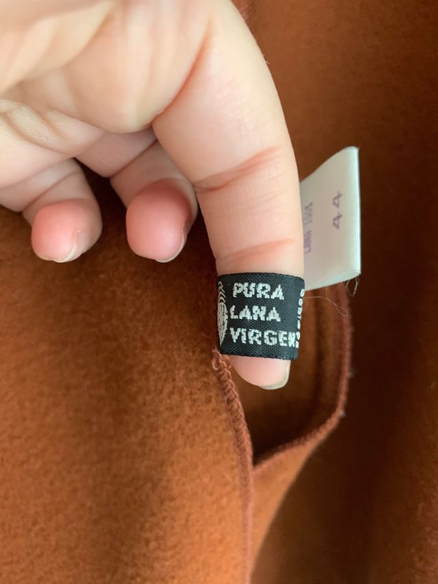 Capa de pura lana virgen