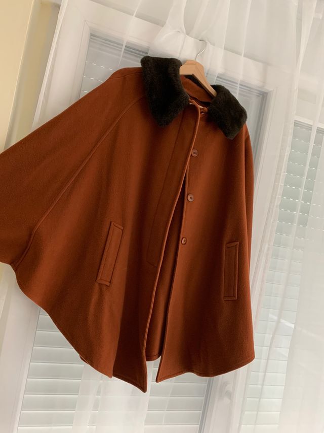 Capa de pura lana virgen