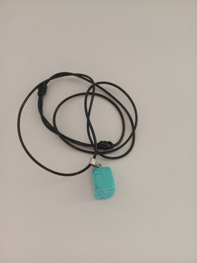 NUEVO !!! mineral Turquesa con cordón de cuero