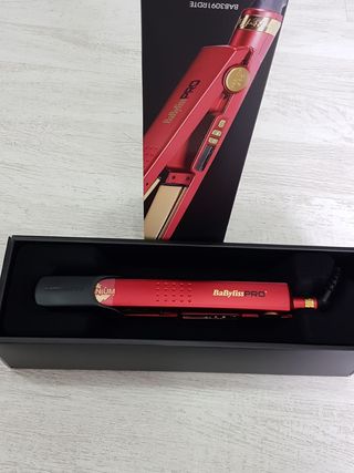 Plancha babyliss straightener titanio roja de segunda mano por 99 EUR en  Fuenlabrada en WALLAPOP