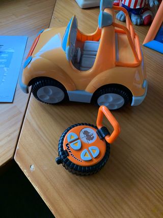 coche teledirigido chico