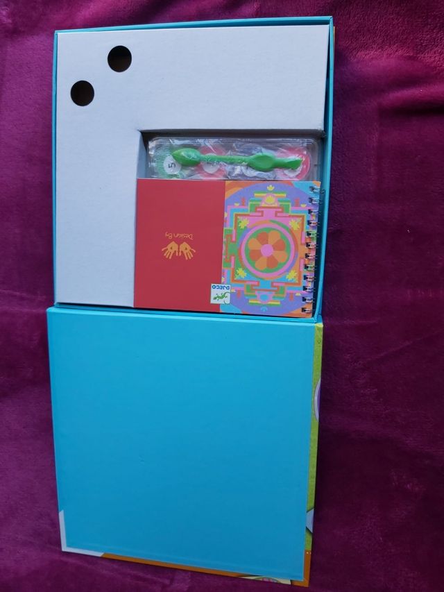 Mandalas con arenas de colores de eurekakids