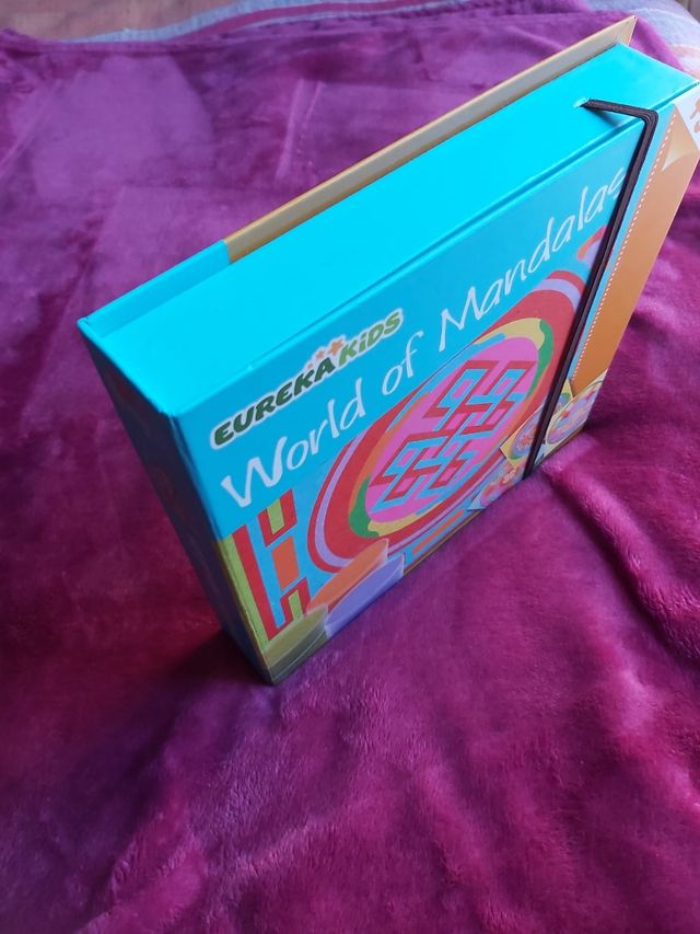 Mandalas con arenas de colores de eurekakids