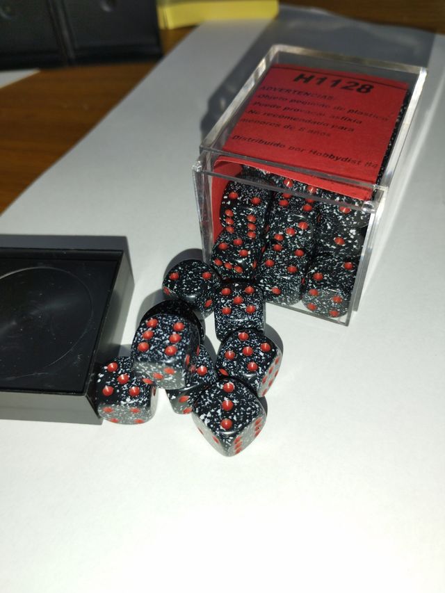 Dados. Caja de 36 dados D6 de 12 mm. H1128.