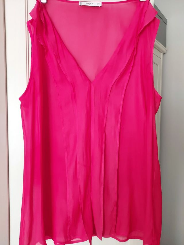 Camisa escote V con volantes