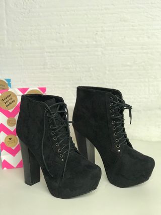 BOTIN NEGRO PLATAFORMA T.38 MARYPAZ de segunda mano por 23 EUR en Terrassa  en WALLAPOP