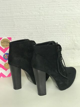 BOTIN NEGRO PLATAFORMA T.38 MARYPAZ de segunda mano por 23 EUR en Terrassa  en WALLAPOP