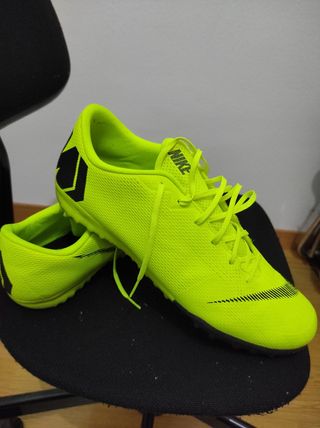 Botas multitaco Nike 45\\/46 de segunda mano por 15 EUR en Meco en WALLAPOP
