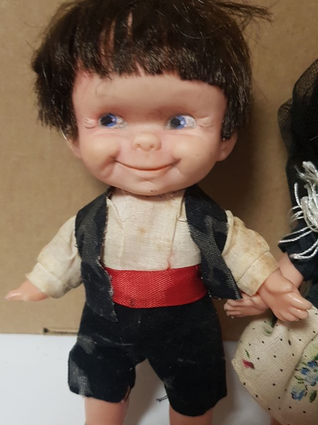 GRACIOSA PAREJA DE MUÑECOS REGIONALES ANTIGUOS