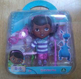 muñeca con accesorios de doctora
