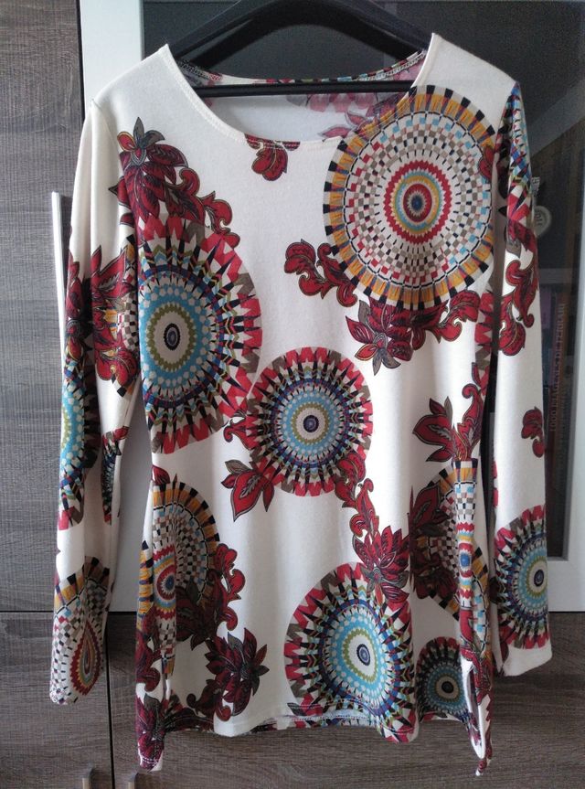 Camiseta manga larga Talla Única, equivale a una M