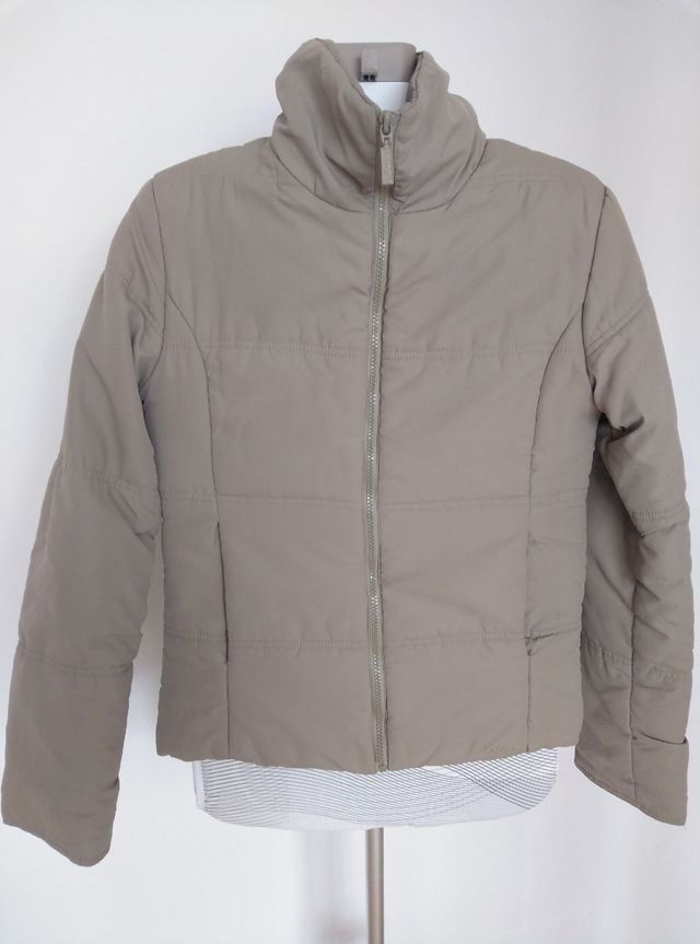 Abrigo acolchado talla S marca XDYE-Pull&Bear. En