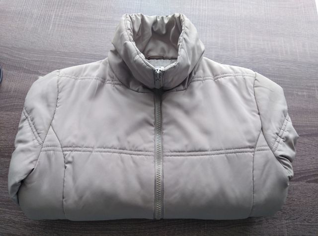 Abrigo acolchado talla S marca XDYE-Pull&Bear. En