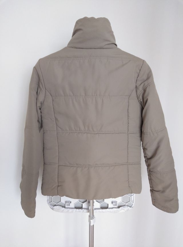 Abrigo acolchado talla S marca XDYE-Pull&Bear. En