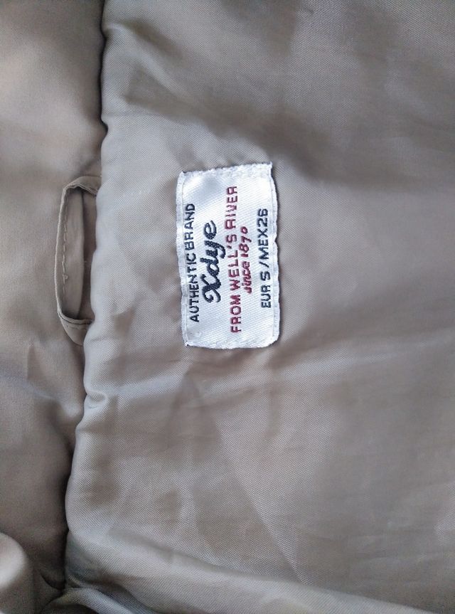 Abrigo acolchado talla S marca XDYE-Pull&Bear. En