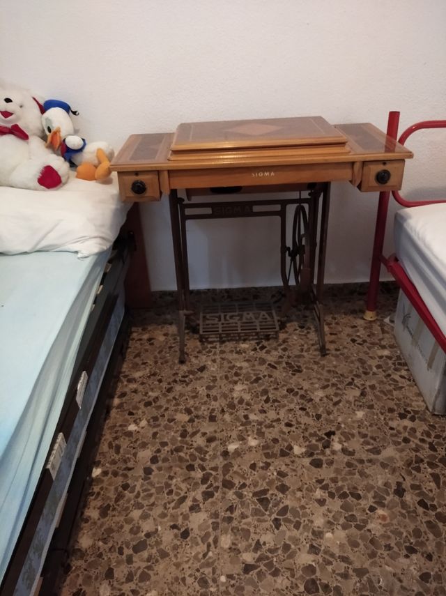 maquina de coser antigua