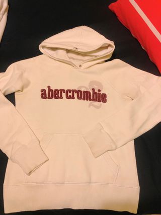 Sudadera blanca Abercrombie de segunda mano por 15 EUR en Madrid en WALLAPOP