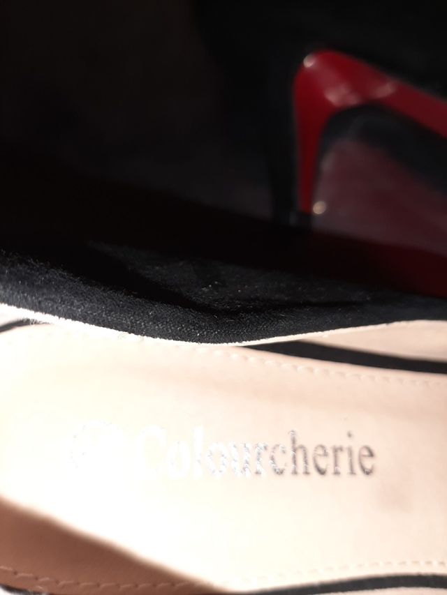 Zapatos negros.Colourcherie.Nuevos.