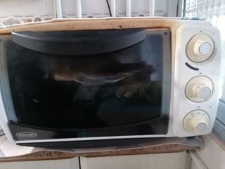 Horno eléctrico DeLonghi 1800W de segunda mano por 6 EUR en Madrid en  WALLAPOP