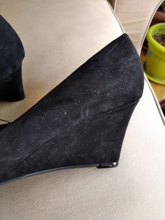 Zapatos cuña antelina negra T-39