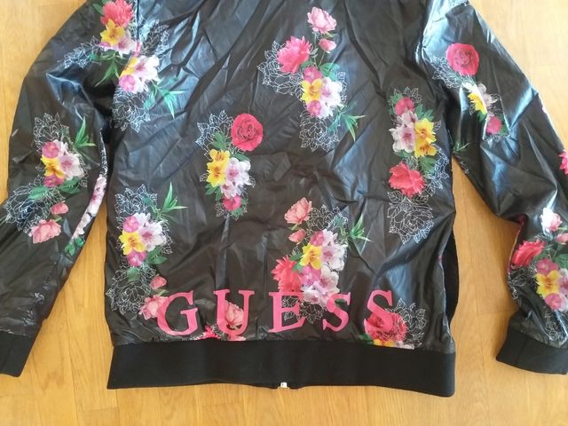 Cazadora chubasquero Guess niña 12/14 nuevo con et