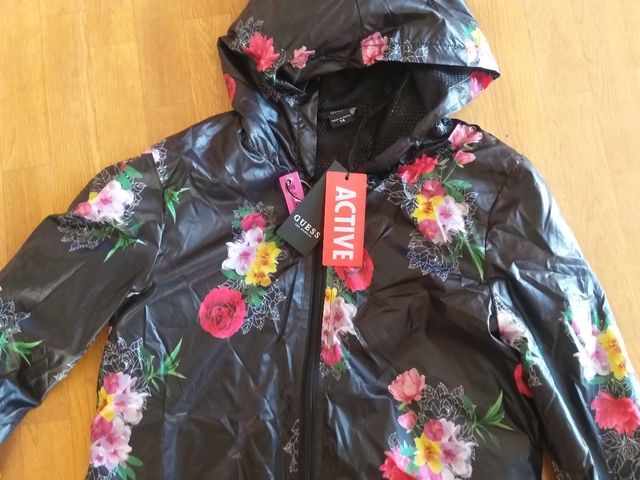 Cazadora chubasquero Guess niña 12/14 nuevo con et