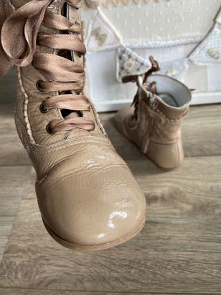 Botas pascualas niña Landos beige N 24. de segunda mano por 18 EUR en  Zamora en WALLAPOP