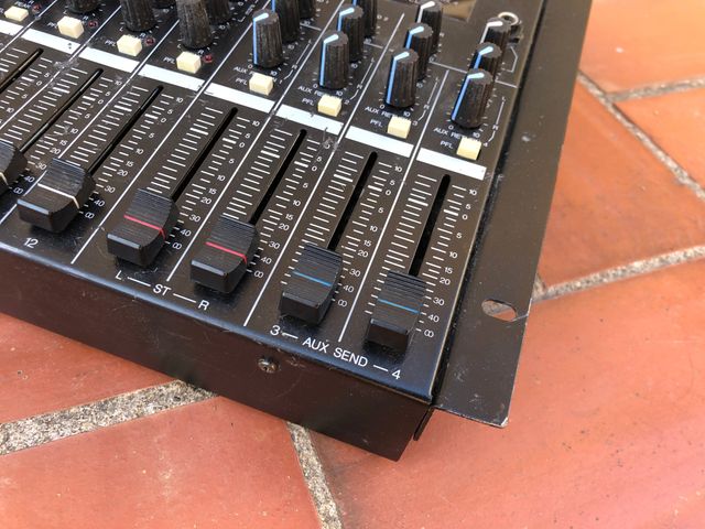 Mixer / Mesa de mezclas Yamaha MM1242 Rack