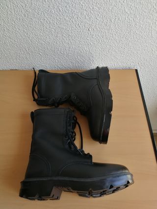 Botas de Seguridad de segunda mano por 42 EUR en Córdoba en WALLAPOP