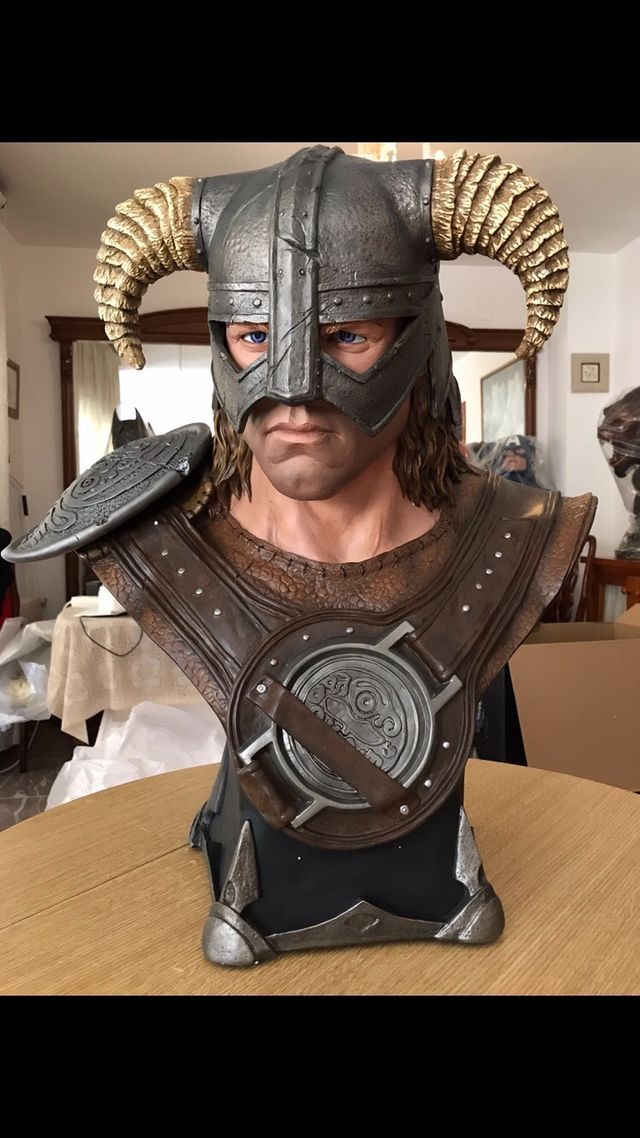 The Elders Scrolls Skyrim Dragonborn Life Size 1/1