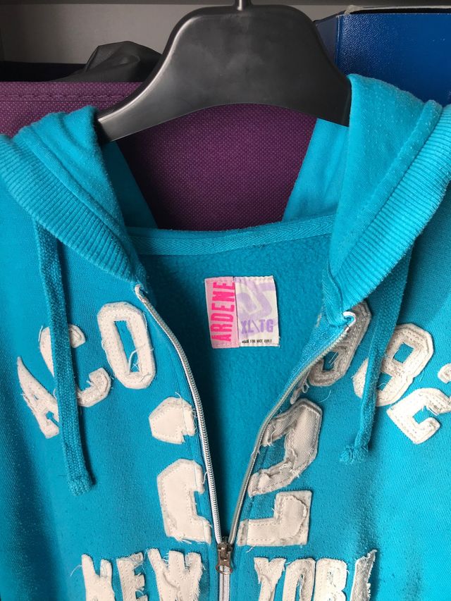 Sudadera con cremallera azul