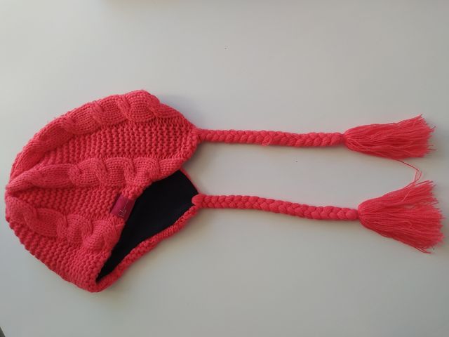 Gorro lana coral con trenzas. Bula. NUEVO