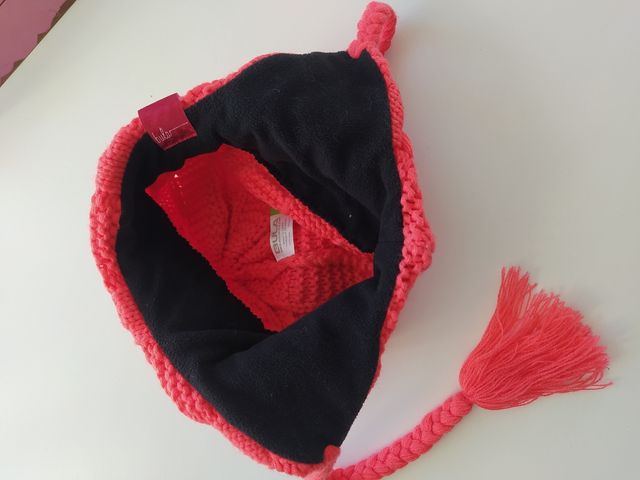 Gorro lana coral con trenzas. Bula. NUEVO