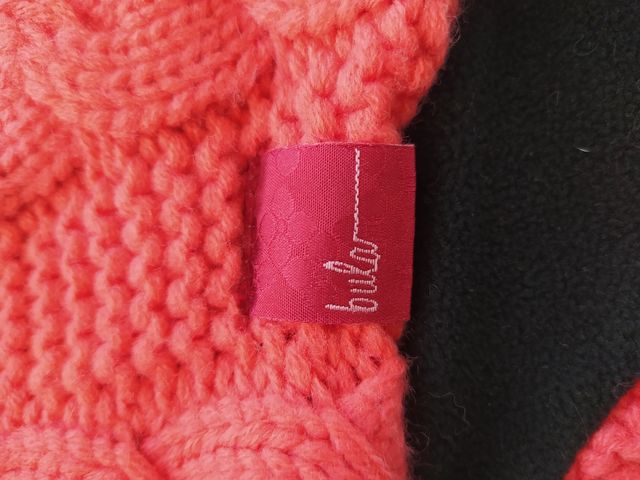 Gorro lana coral con trenzas. Bula. NUEVO