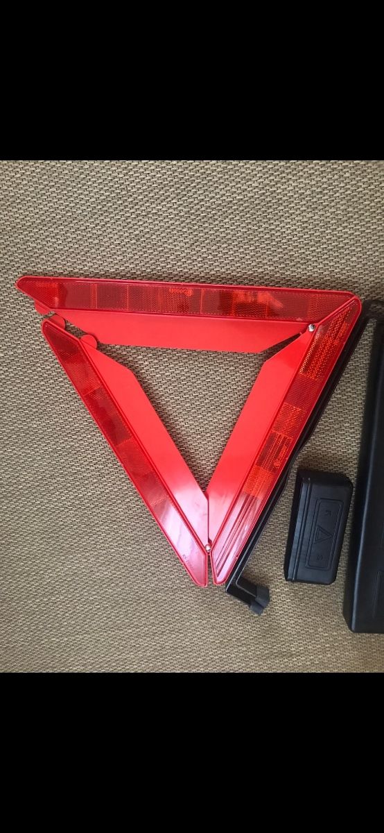 2 triangoli per auto