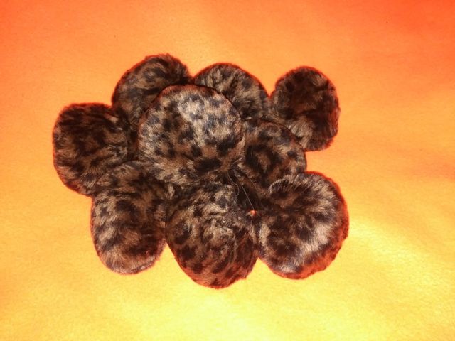 Pompones animal print