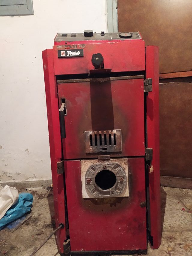 Caldera mixta de carbón, leña y gasoil de segunda mano por 500 EUR en Caldera mixta de carbón, leña y gasoil de segunda mano por 500 EUR en