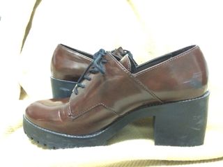 Zapatos charol Zara T.41 de segunda mano por 25 EUR en Bilbao en WALLAPOP