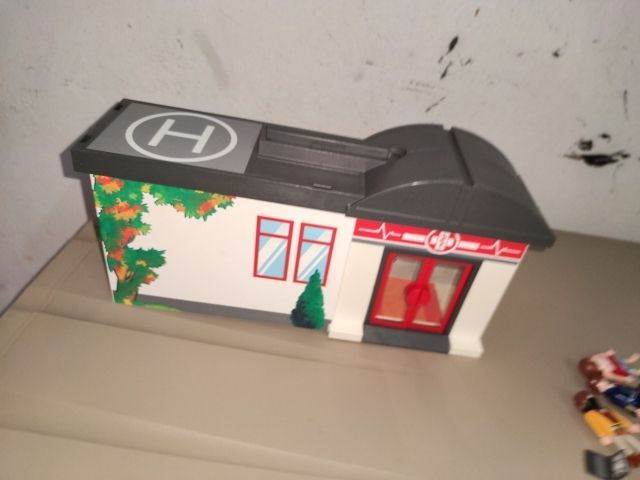 Playmobil clínica maletín