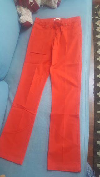 Pantalon vaquero rojo mujer de segunda mano por 8 EUR en Torrelodones en  WALLAPOP
