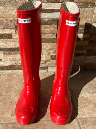 Botas Hunter rojo brillo talla 37 de segunda mano por 65 EUR en Daganzo de  Arriba en WALLAPOP