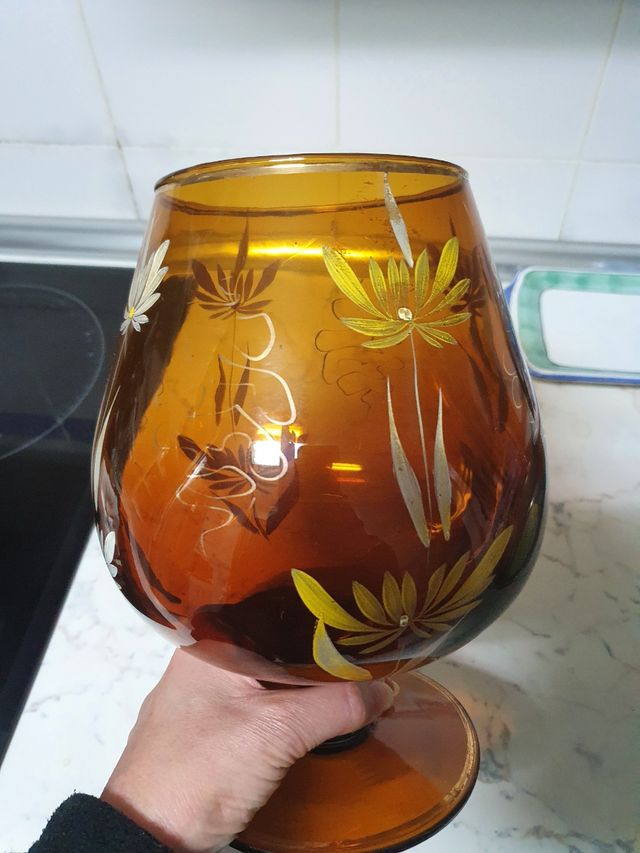 Copa cristal 24cm d altura,decorada. MUY ANTIGUA.