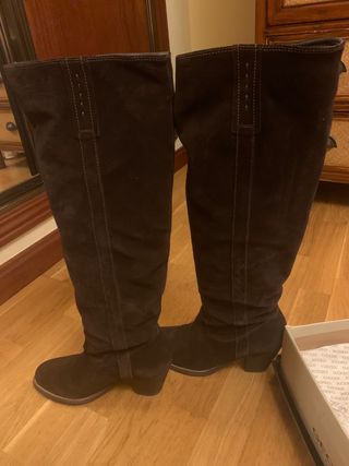 Botas mosqueteras de piel vuelta marrón Geox de segunda mano por 46 EUR en  Guadalajara en WALLAPOP