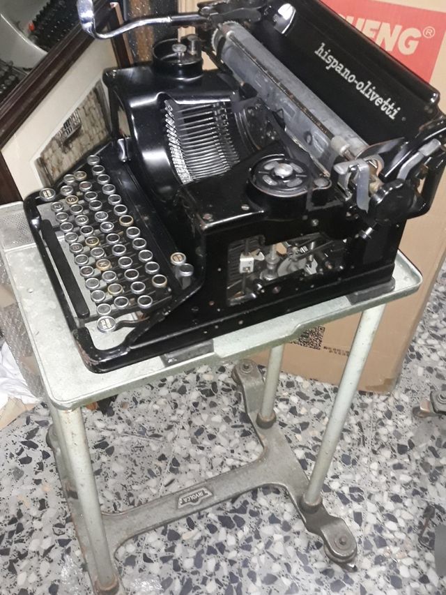 maquina de escrivir hispano oliveti con mesa movil