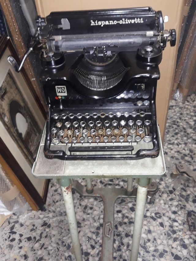 maquina de escrivir hispano oliveti con mesa movil