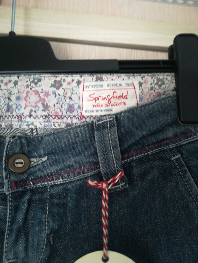 Pantalones vaqueros. Nuevos. Talla 36-38.