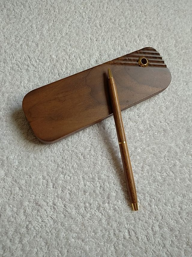 ESTUCHE MADERA ÉBANO SOBREMESA CON BOLÍGRAFO