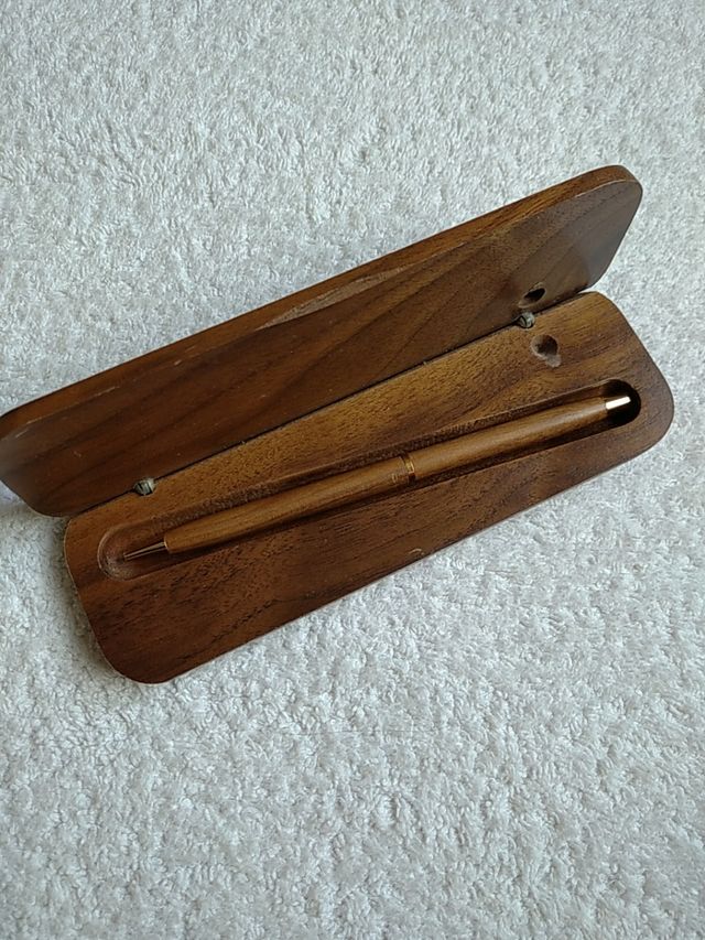 ESTUCHE MADERA ÉBANO SOBREMESA CON BOLÍGRAFO