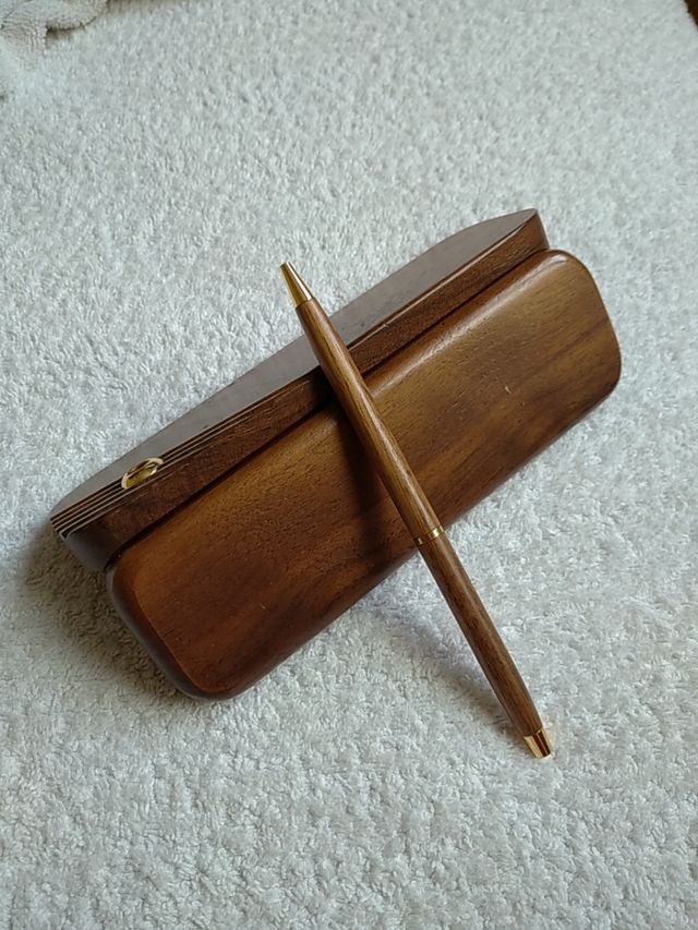 ESTUCHE MADERA ÉBANO SOBREMESA CON BOLÍGRAFO