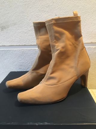 Botín calcetín de tacón de segunda mano por 25 EUR en Cáceres en WALLAPOP